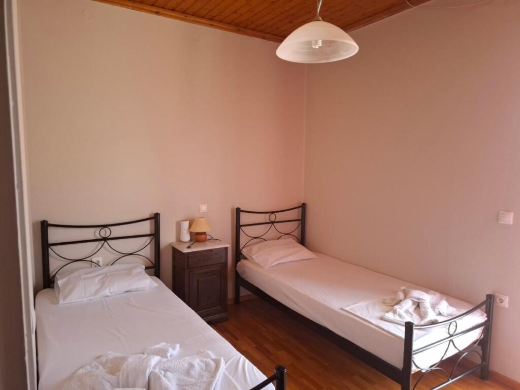 Twin bedroom